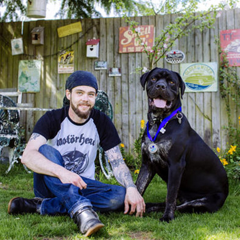 Dịu dàng của người khổng lồ này để cứu mạng sống của 2 người anh em.