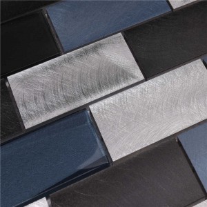 Gạch ốp tường bếp màu xanh lam đan xen