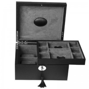 Trường hợp giả da màu đen