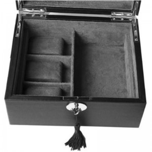 Trường hợp giả da màu đen