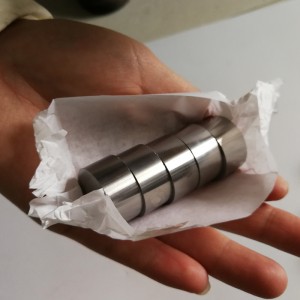 Bán buôn nhiều kích cỡ để tối ưu hóa tốc độ của xe gỗ thông, trọng lượng xi lanh vonfram