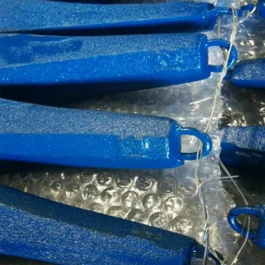 Tàu đánh cá đúc gang sơn màu xanh