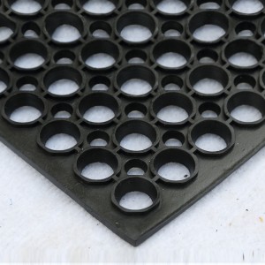 Thảm cao su chống trượt có lỗ thoát nước cho sân chơi