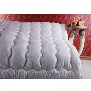 Chăn bông tổng hợp màu trắng