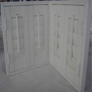 Windows đẹp và cửa chớp làm cho ngôi nhà của bạn đẹp