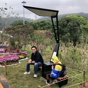 Giải pháp quảng cáo ngoài trời Băng ghế năng lượng mặt trời thông minh với đèn LED chiếu sáng
