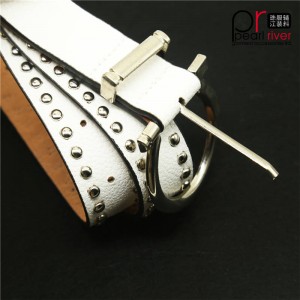 Thắt lưng da trắng mới nhất với khóa kim loại