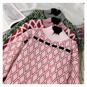 Áo len dệt kim một nửa cao cổ Plus