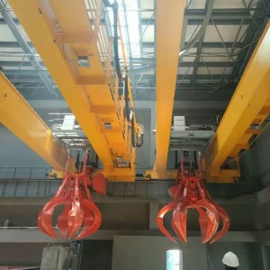 Cần cẩu đôi trên không với Grab