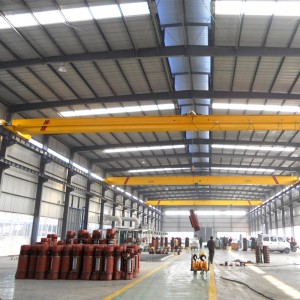 Cần cẩu trên không