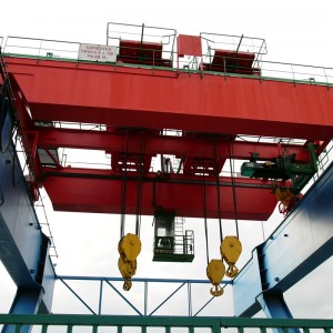 Cần cẩu đôi dầm với xe đẩy đôi