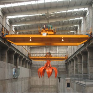 Cần cẩu đôi trên không với Grab