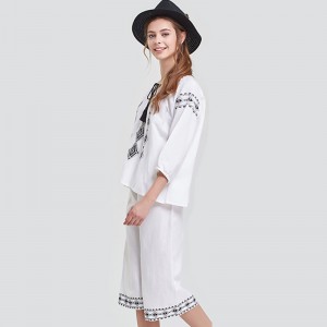 Bộ đồ ngủ in hình phụ nữ