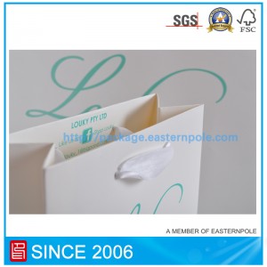 Vật liệu tái chế túi giấy đựng quần áo