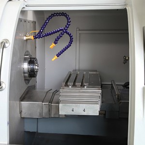 Với 2 chiếc máy thu thập máy cắt ngang kim loại chuck một năm sau khi bán dịch vụ