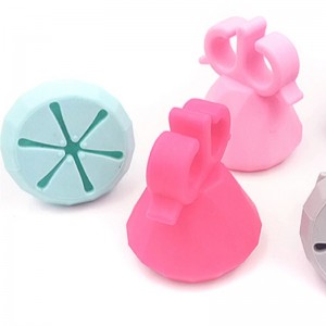 Silicone sơn móng tay chai