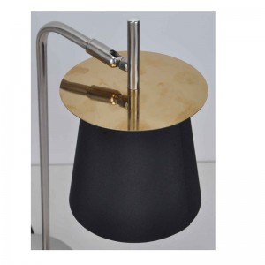 Đèn bàn với bóng vải, và tấm trang trí