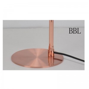 Đèn bàn với bóng kim loại và chức năng điều chỉnh