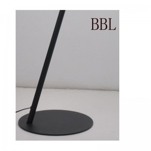 Đèn sàn LED với bóng kim loại