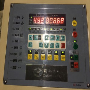 Vừa bán nóng, hoàn toàn bằng máy tính đơn độc đội. Đang rà soát những chiếc máy đan vòng tròn nhỏ.