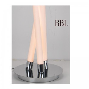 Đèn bàn chiếu đèn với ống thẳng gạch nhúng nhúng tay