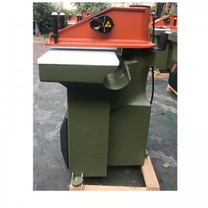 sử dụng máy ép cắt ATOM được xây dựng lại cho giày và túi da