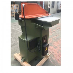 sử dụng máy ép cắt ATOM được xây dựng lại cho giày và túi da