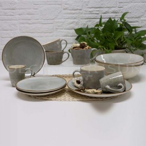 Bộ đồ ăn tối đơn giản bằng gốm