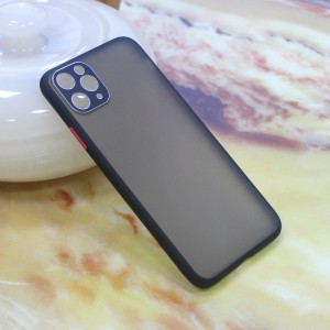 Vỏ điện thoại iPhone11 với bộ bảo vệ camera kim loại và các nút độc lập