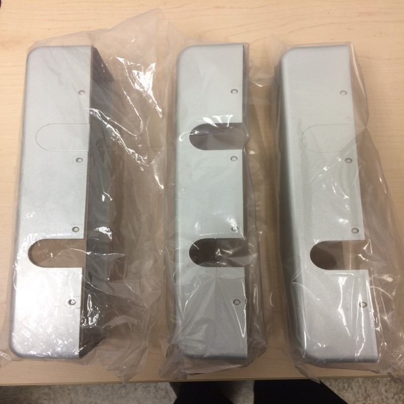 Tiêm bằng nhựa đề