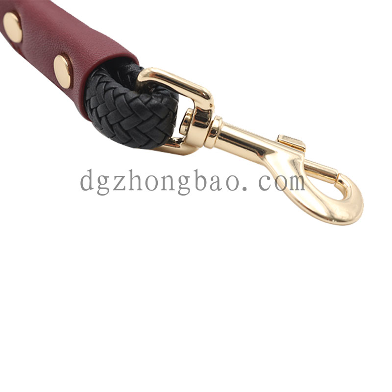 Dây xích thú cưng màu đen với da