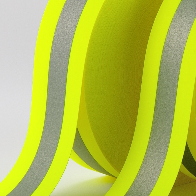 Y-7006, cuốn băng cảnh giáp lâu dám.