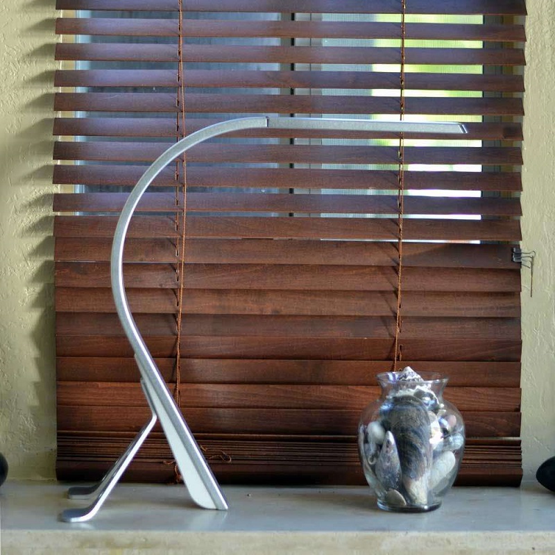 Kiểm tra ánh sáng đèn bàn, đèn LED ở bàn ăn, đèn LED, đèn Bàn kim loại, Kích hoạt đèn LED.