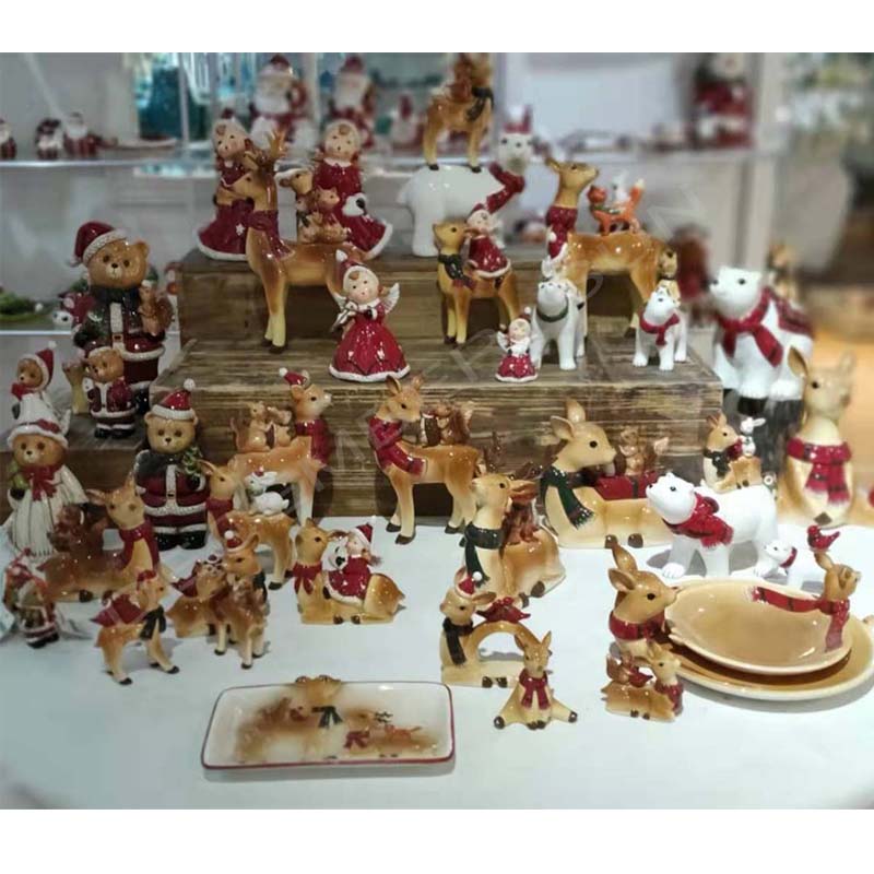 Nhiều loại đồ gốm trang trí bàn tay Giáng sinh