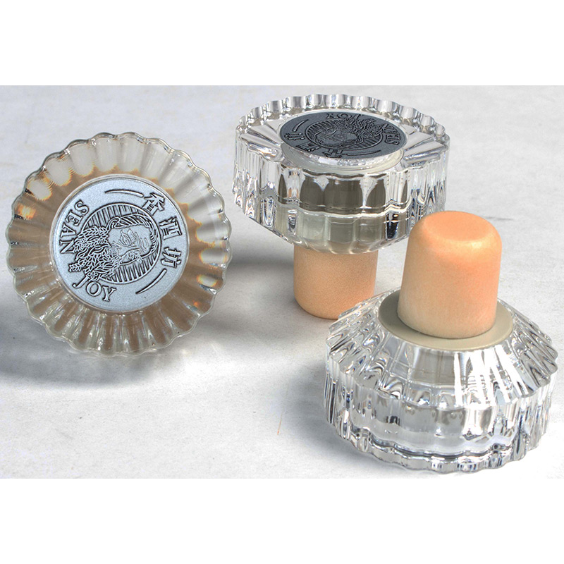 đóng nắp chai rượu để chai