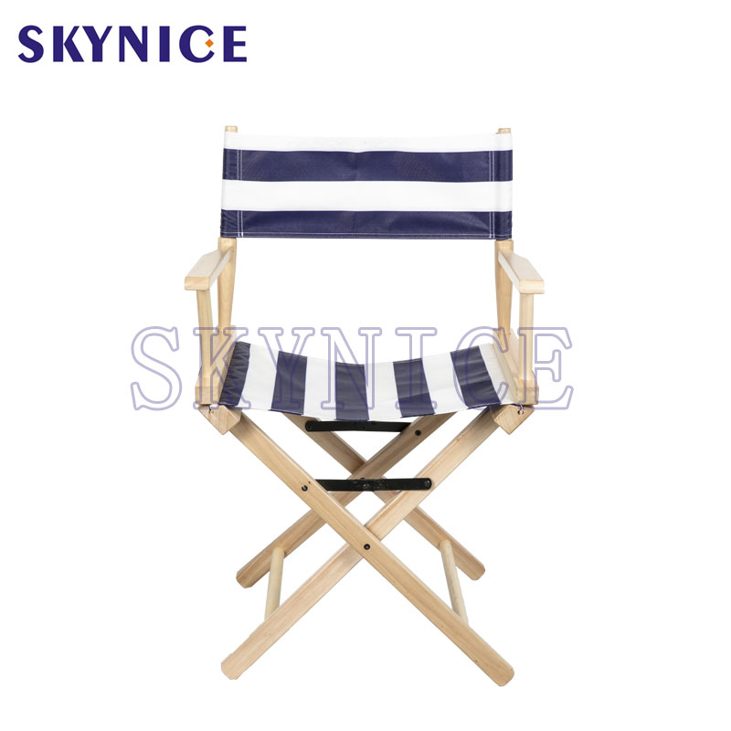 lều gỗ bên ngoài ghế giám đốc