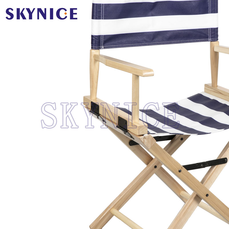 lều gỗ bên ngoài ghế giám đốc