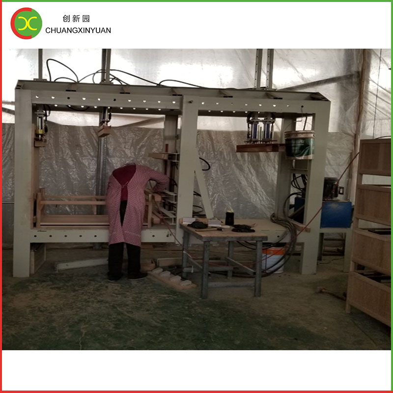 Máy lắp ráp khung đa năng