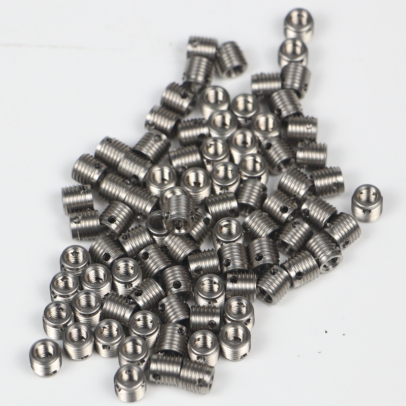 307 000 060.500 307 M6 * 1 * 10 * 1.25 * 8L Tự chèn chỉ với 3 lỗ không có cổ phiếu 500K