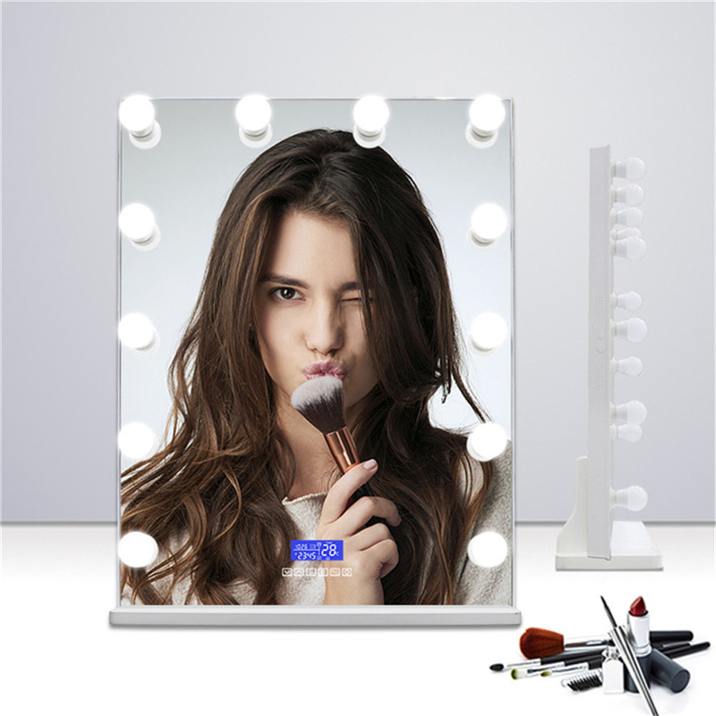 Gương soi bóng đèn ở nhà tắm có ánh sáng và ngăn tủ