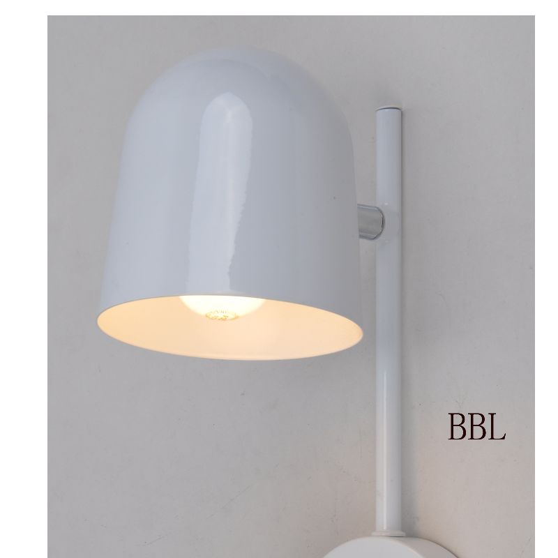 Đèn tường với bóng kim loại có thể xoay