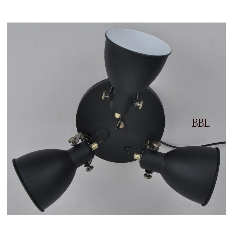 Đèn trần với 3 cái bóng kim loại có thể xoay