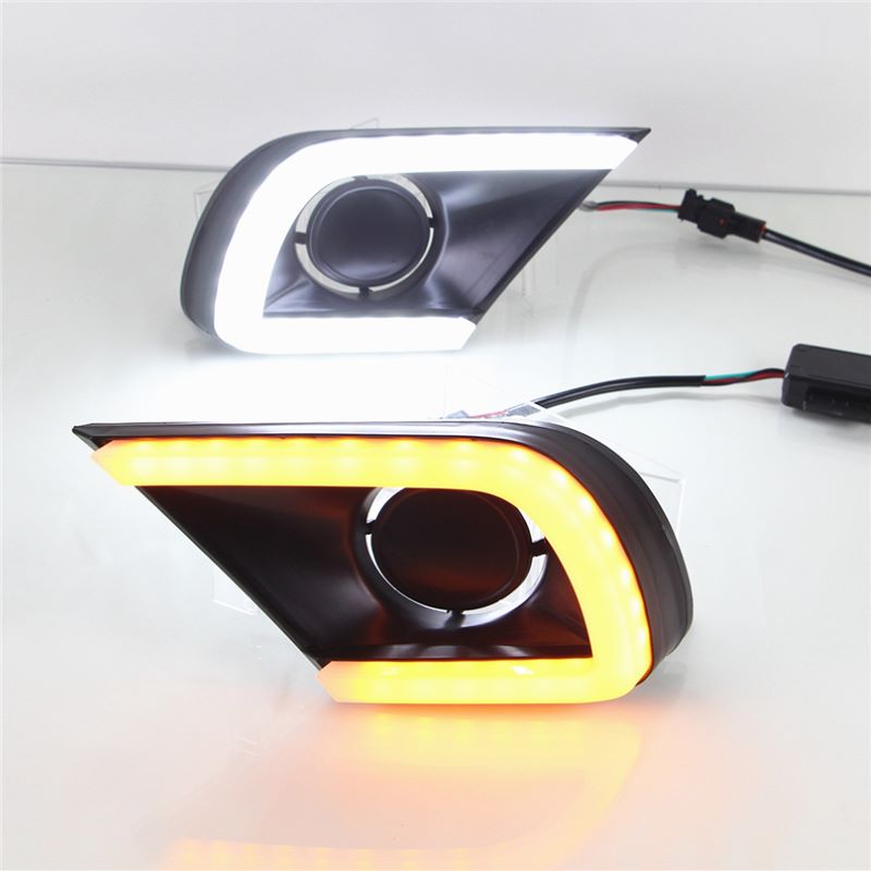 Ánh sáng ban ngày cho Toyota Inrova Buổi diễn thẩm tê diễn và sương mù của Toyota Innova 203 DRL.