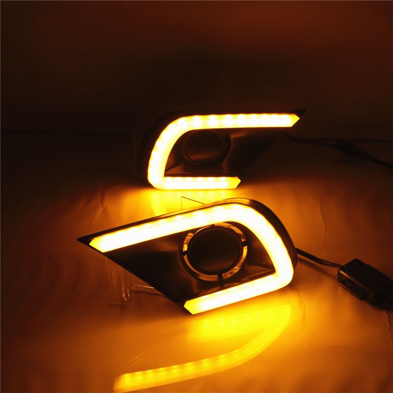 Ánh sáng ban ngày cho Toyota Inrova Buổi diễn thẩm tê diễn và sương mù của Toyota Innova 203 DRL.