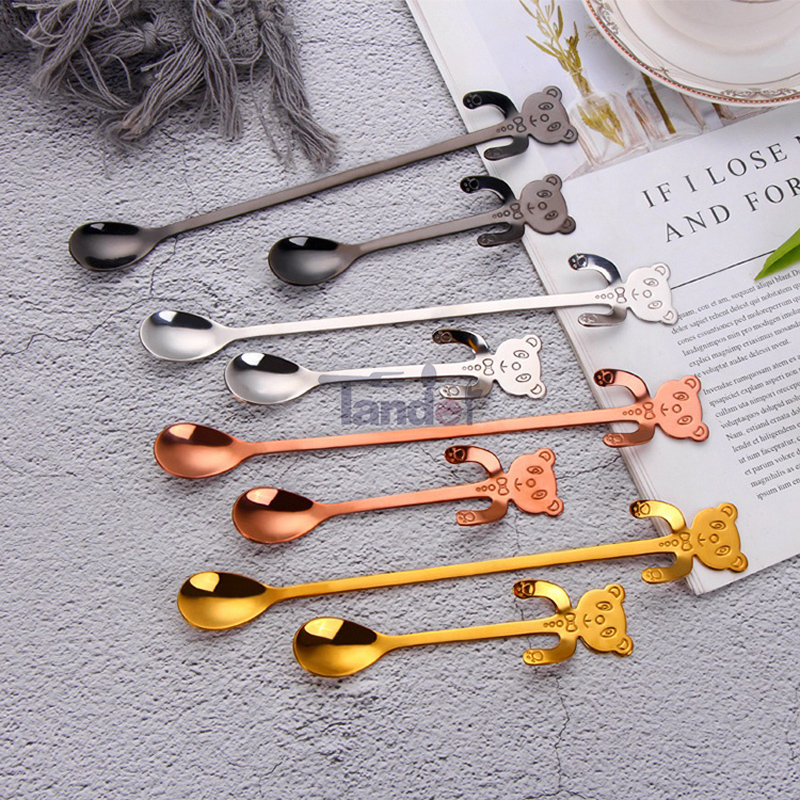 Thỏ cao su lông gấu, đường tráng miệng, tách kem, tách trà.