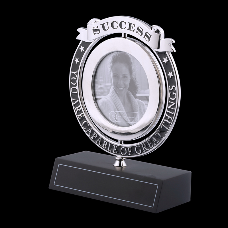 Khung Photot hợp kim kẽm chất lượng tốt với đế gỗ