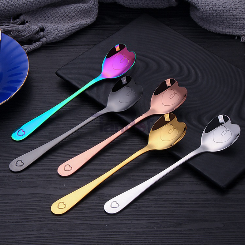 Món tráng miệng sữa chua bằng sữa, muỗng trà có hình trái tim, muỗng trà bằng thép không rỉ