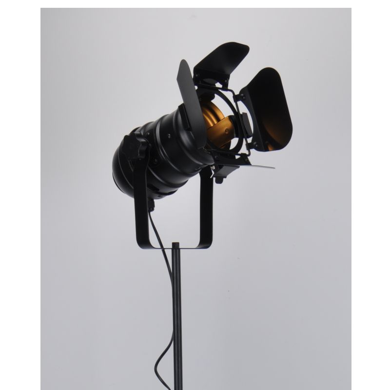 Đèn chiếu sáng tầng 1 với giá đỡ chữ U, có thể điều chỉnh hướng