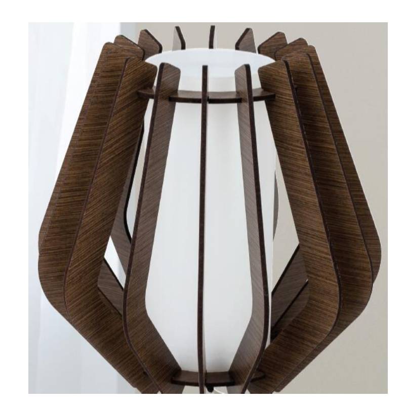 Đèn bàn gỗ màu nâu sẫm với bóng thủy tinh