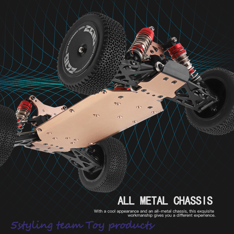 Chiếc xe điện h ợp kim bốn bánh xe ngoài đường